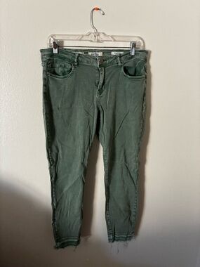 Women’s Olive Skinny Jeans with Frayed Hem